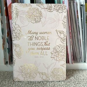✨NWT Proverbs 31:29 Zippered Prayer Journal🩷